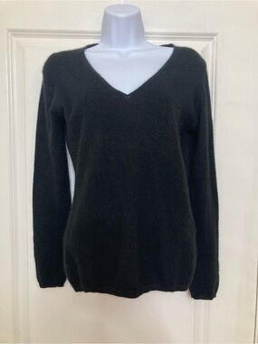 Galeries Lafayette 100% Cashmere Sweater Black V-Neck Women Size 2 Old Money